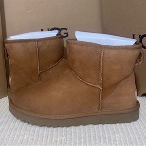 UGG CLASSIC MINI